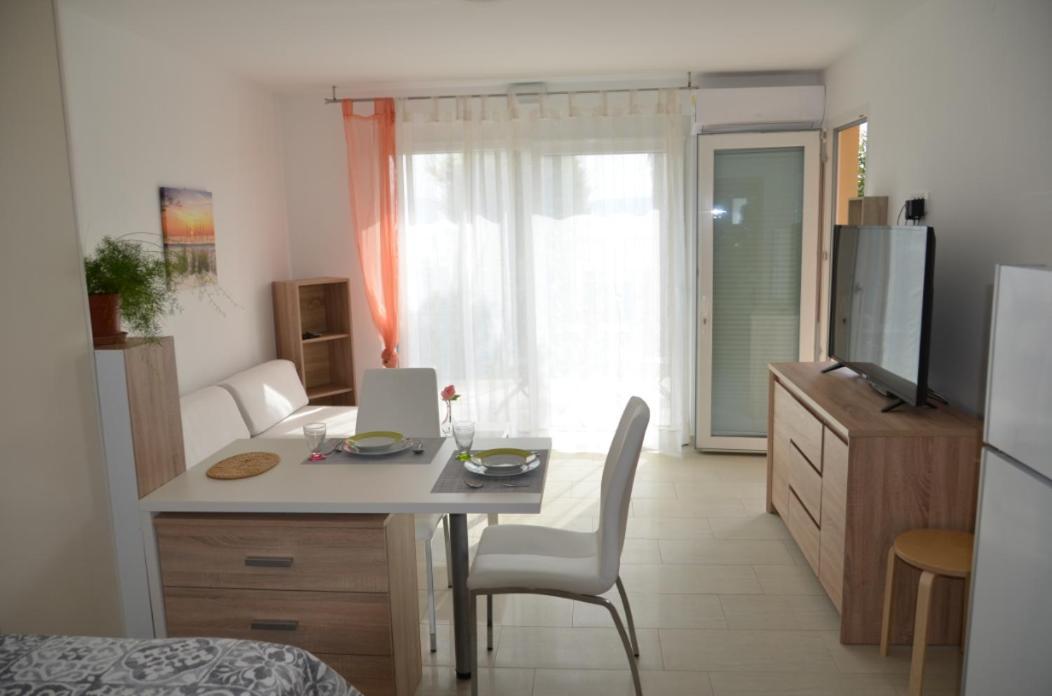 Garden View Apartments Ankaran Dış mekan fotoğraf